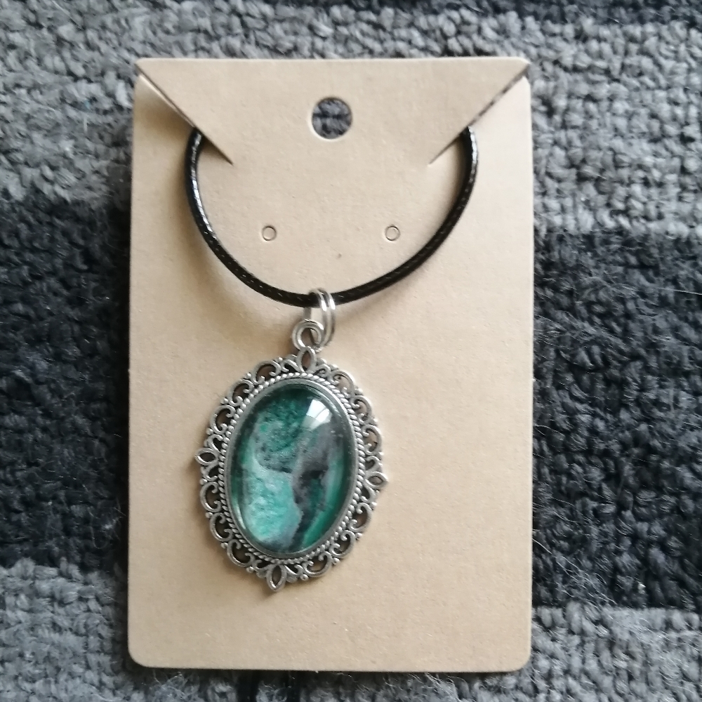 ✳️Green and Silver Necklace ✳️